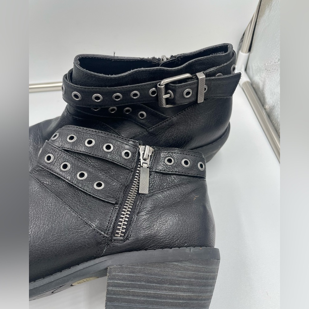 Me Too Boots by Adam Tucker “Riley” - Picture 4 of 8